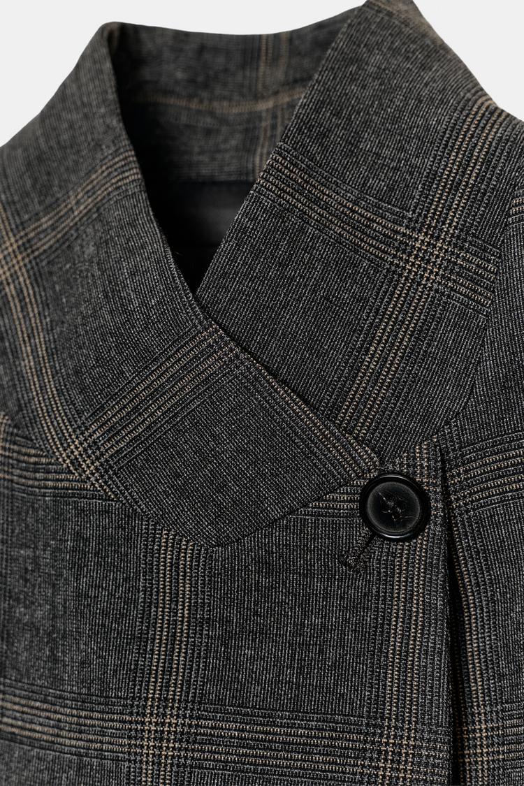 Women's dark checked blazer with high collar, long sleeves and flap pockets