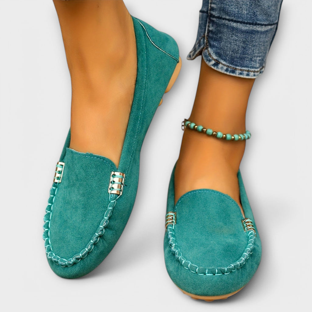 Slip-on loafers with rounded toes, braided stitching and metallic side details