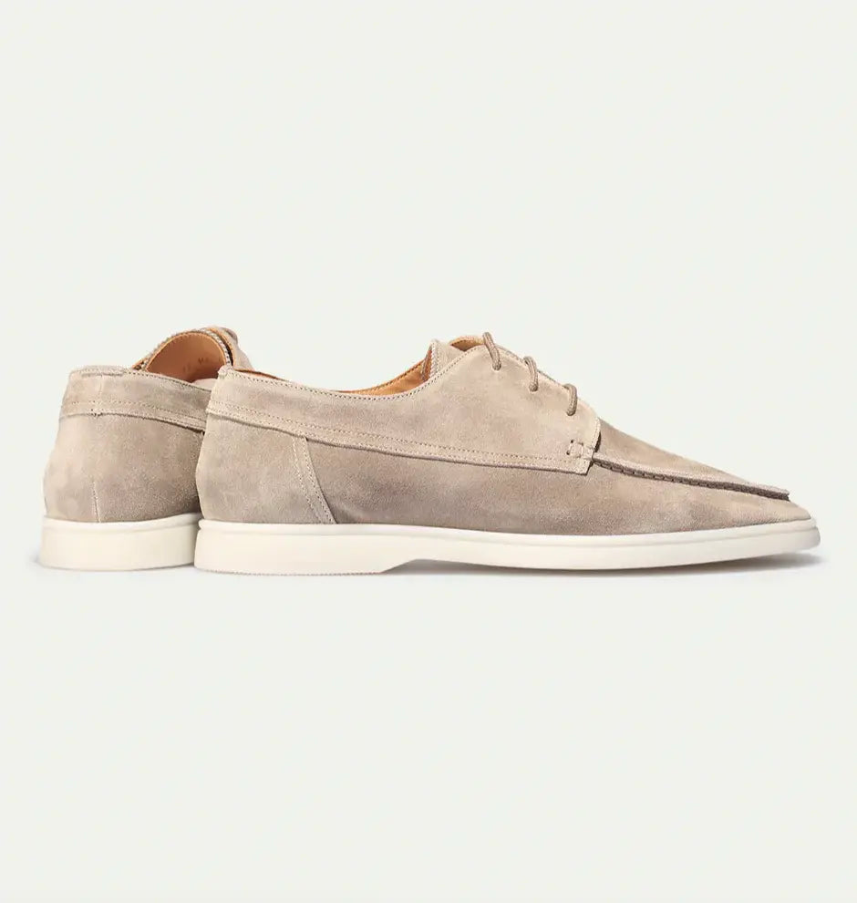 Men's lace-up moccasin shoes with rounded stitched toe and flat light sole