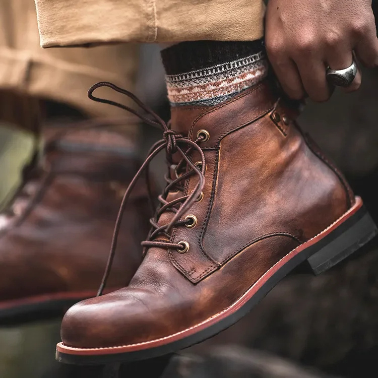 Men's plain lace-up ankle boots with round toes, low heels and contrasting sole trim