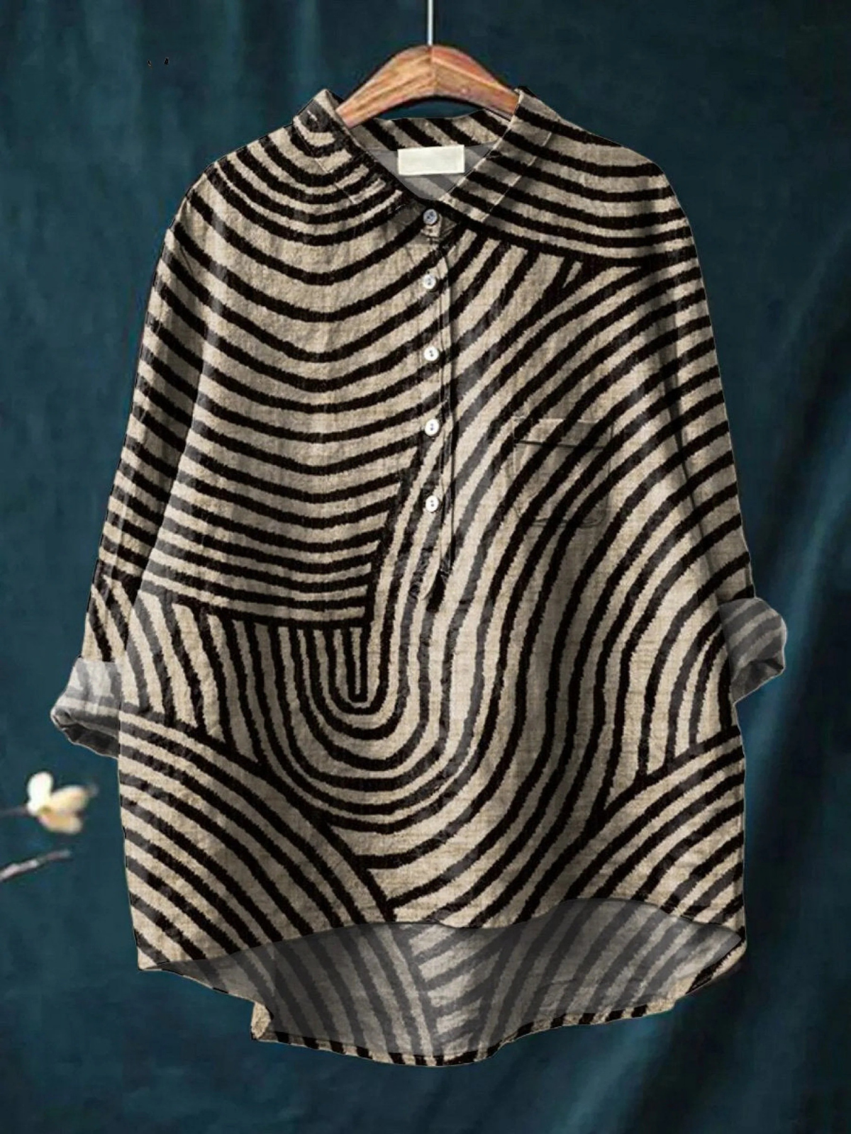 Women's shirt with black and beige geometric line pattern, Mandarin collar and short sleeves