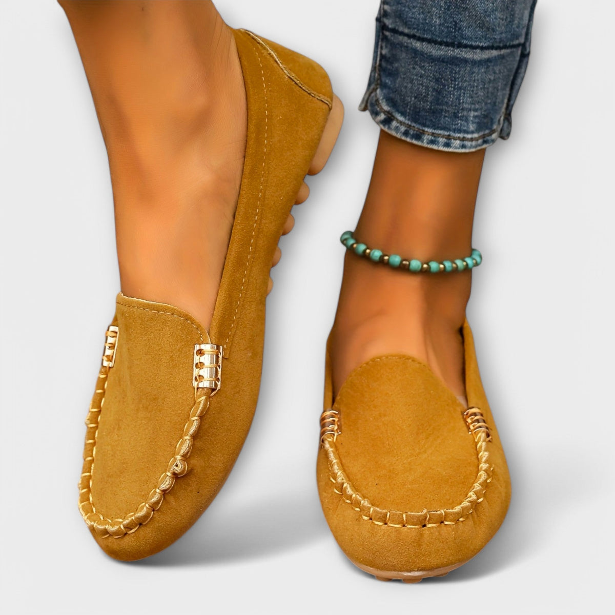 Slip-on loafers with rounded toes, braided stitching and metallic side details