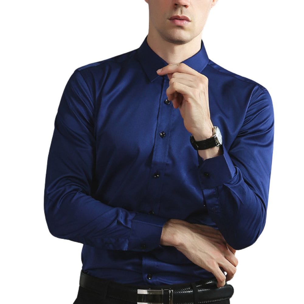 Men's long-sleeve button-front shirt with pointed collar and fitted cut