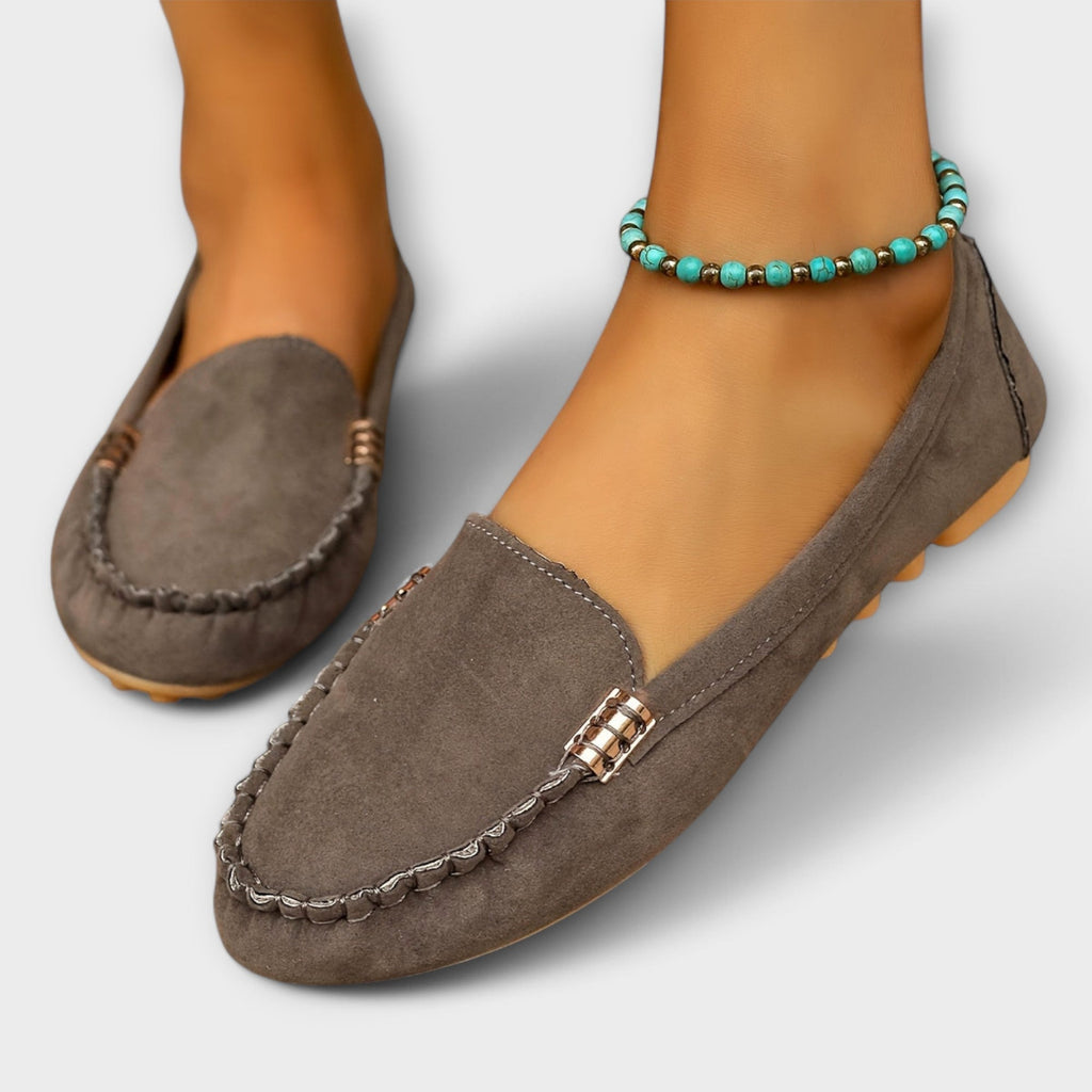 Slip-on loafers with rounded toes, braided stitching and metallic side details