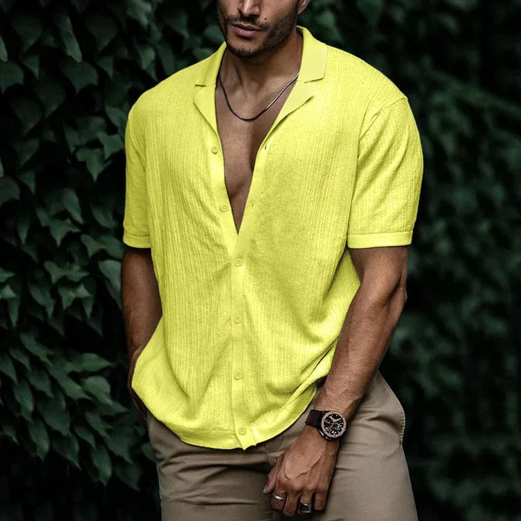 Men's short sleeve open collar shirt with button front and curved hem