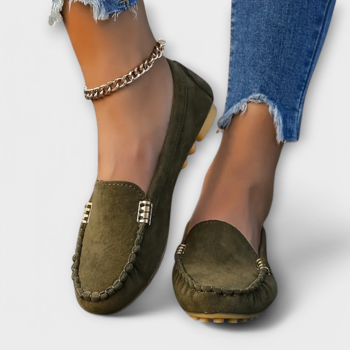 Slip-on loafers with rounded toes, braided stitching and metallic side details