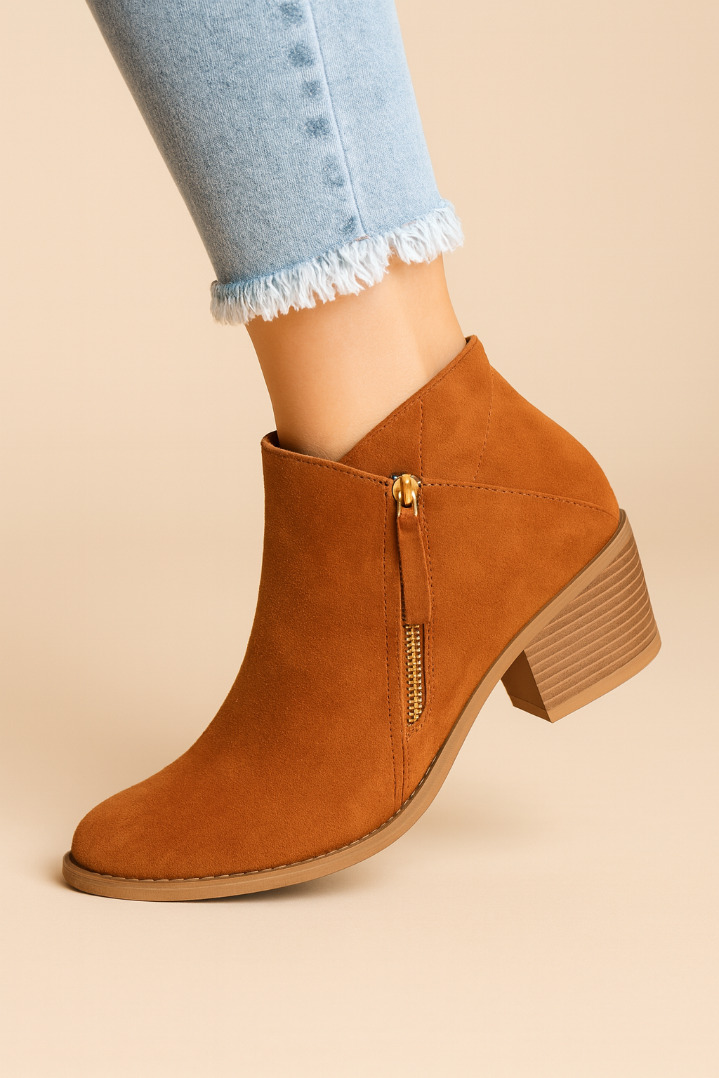 Women's ankle boots with side zip and block heel
