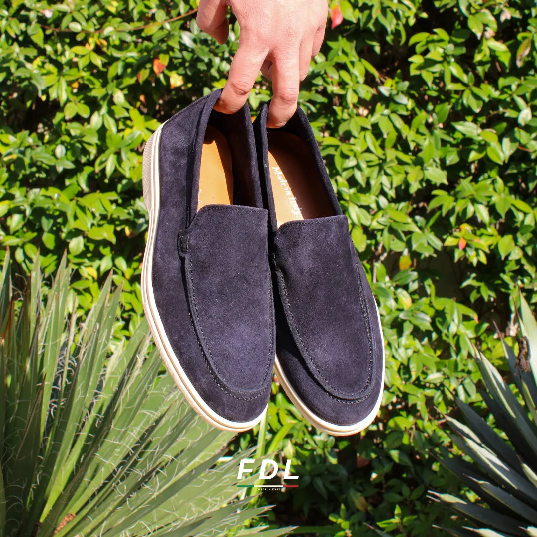 Black men's moccasin loafers with rounded toes and light flat soles
