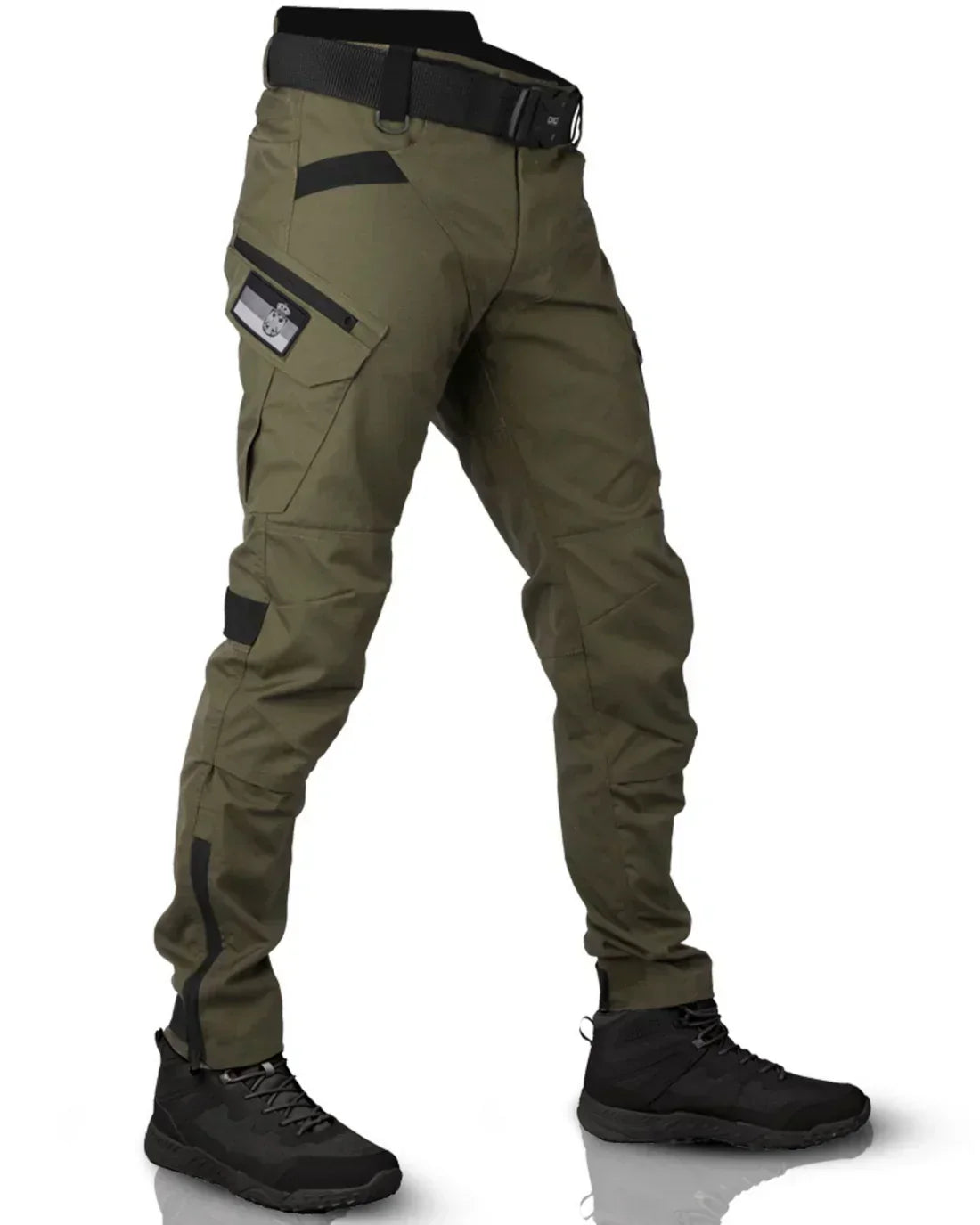 Men's tactical cargo trousers with tapered legs and utility pockets