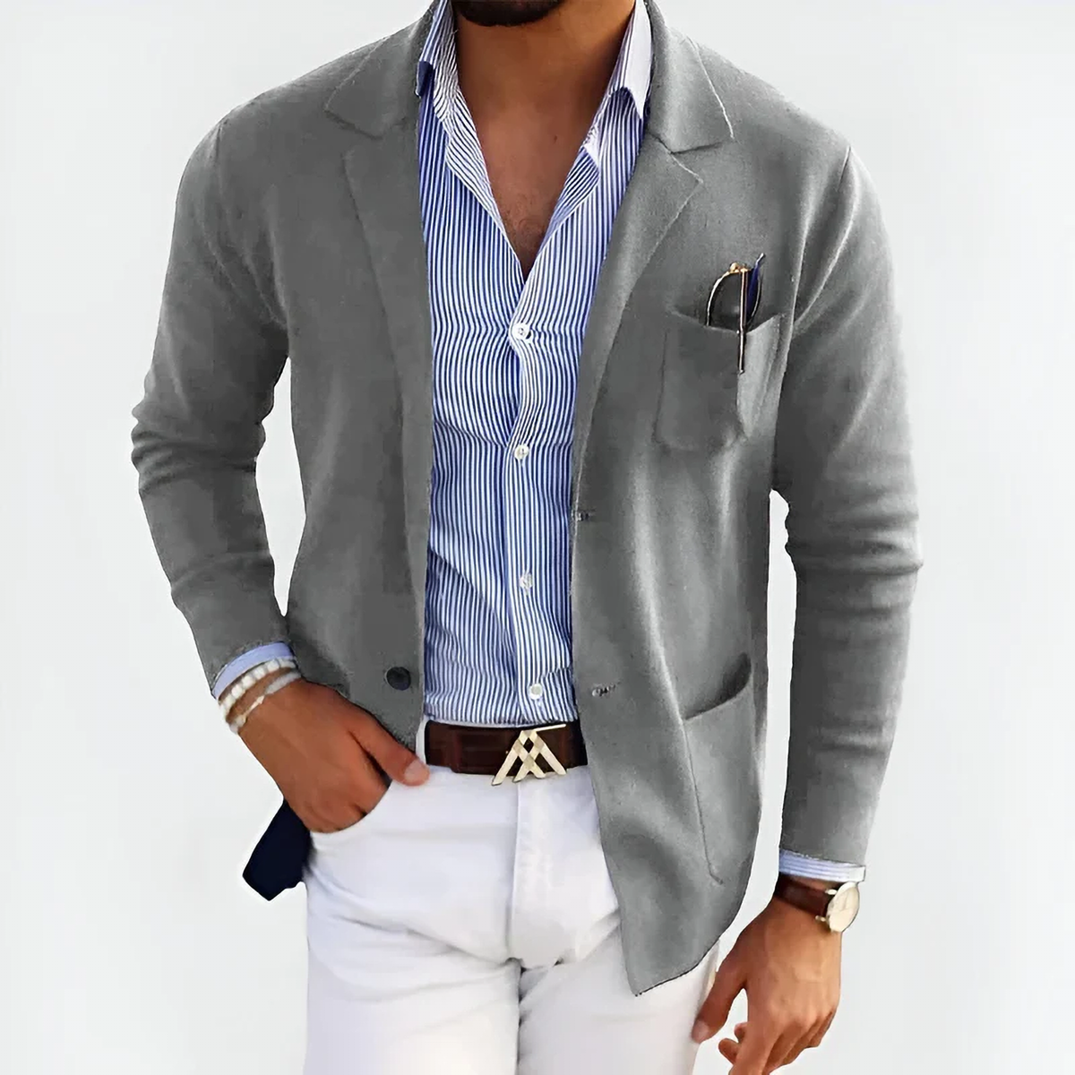 Men's lightweight blazer with notch lapels, long sleeves and front pockets