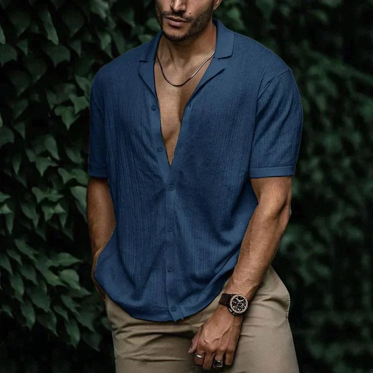 Men's short sleeve open collar shirt with button front and curved hem