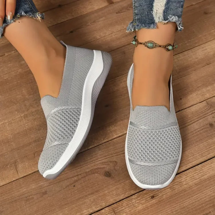 Women's textured slip-on sneakers with round toes and flat soles