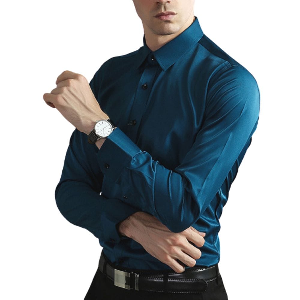 Men's long-sleeve button-front shirt with pointed collar and fitted cut