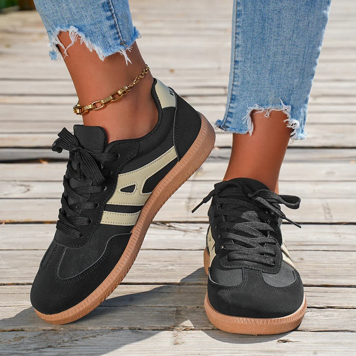 Women's low-top lace-up trainers with panelled side stripes and flat textured soles
