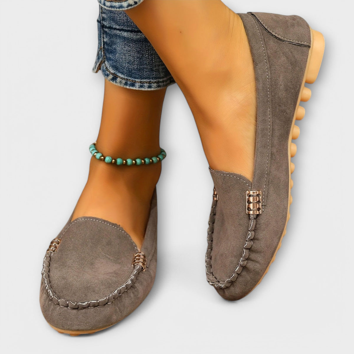 Slip-on loafers with rounded toes, braided stitching and metallic side details