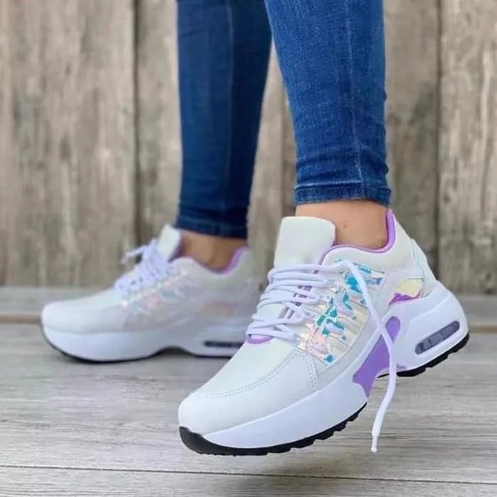 Women's low-top lace-up trainers with textured panels and chunky soles