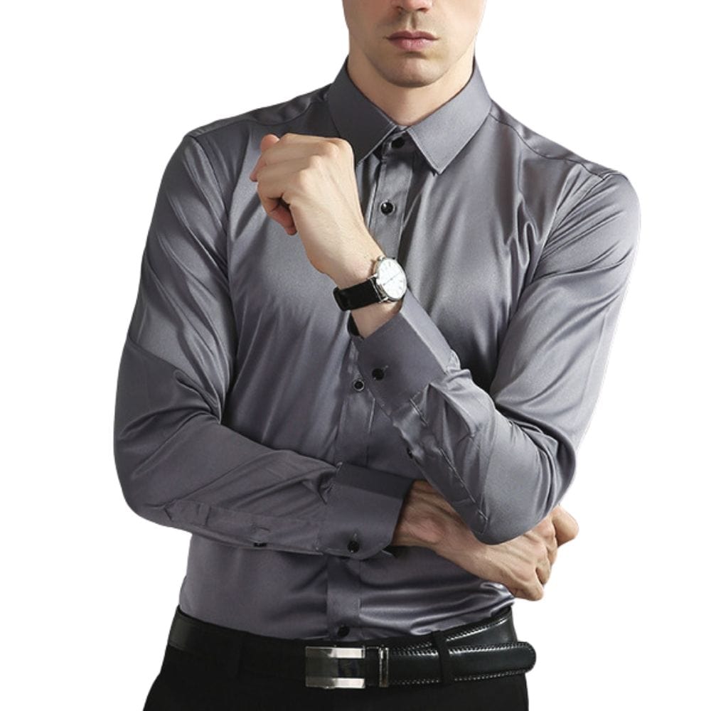 Men's long-sleeve button-front shirt with pointed collar and fitted cut