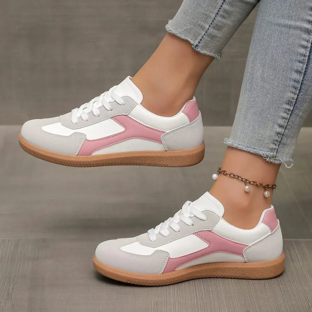Women's low-top colour-block lace-up trainers with rounded toes and flat gum-coloured soles