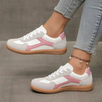 Women's low-top colour-block lace-up trainers with rounded toes and flat gum-coloured soles