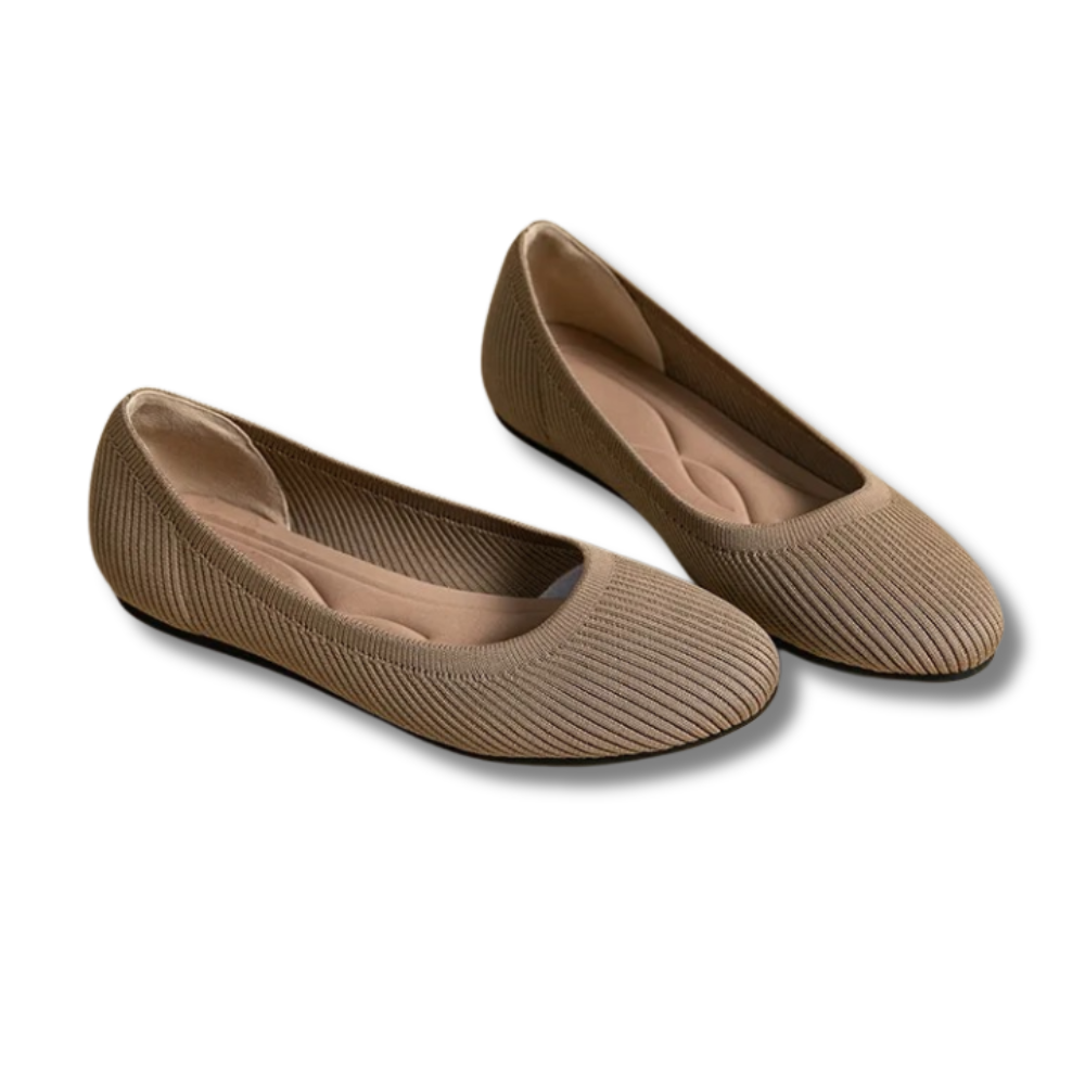 Women's ribbed ballet flats with rounded toes and flat soles