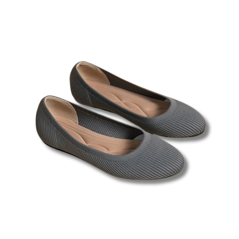 Women's ribbed ballet flats with rounded toes and flat soles