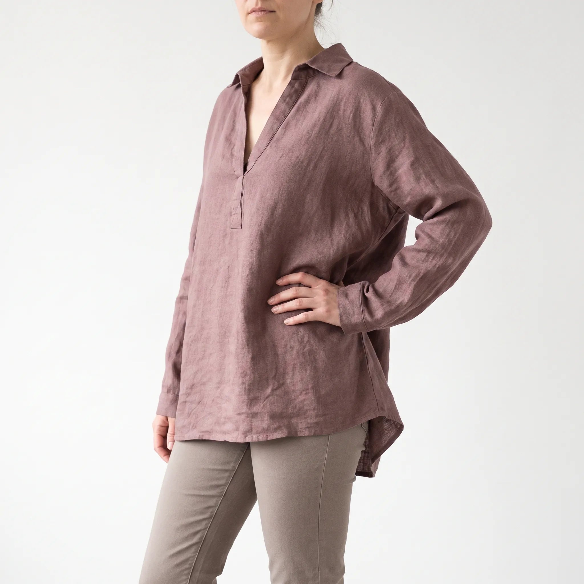 Aethra  - Loose Fit V-Neck Blouse Warm-Weather Wear