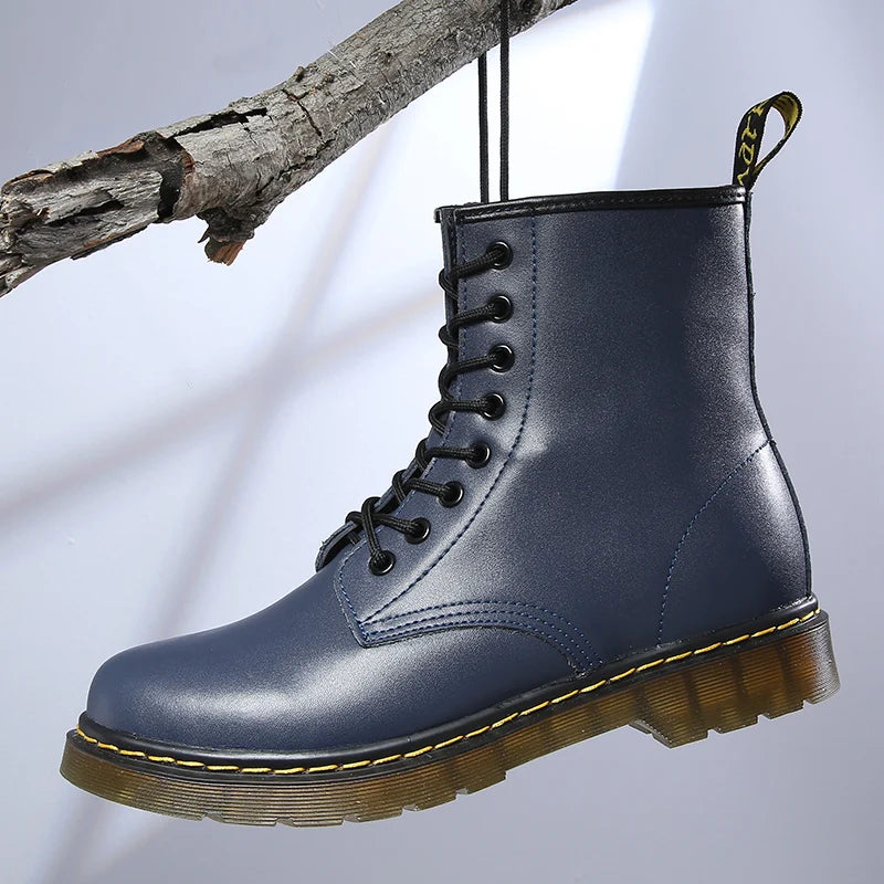 Women's lace-up ankle boots with round toe, flat ridged sole and back pull tab