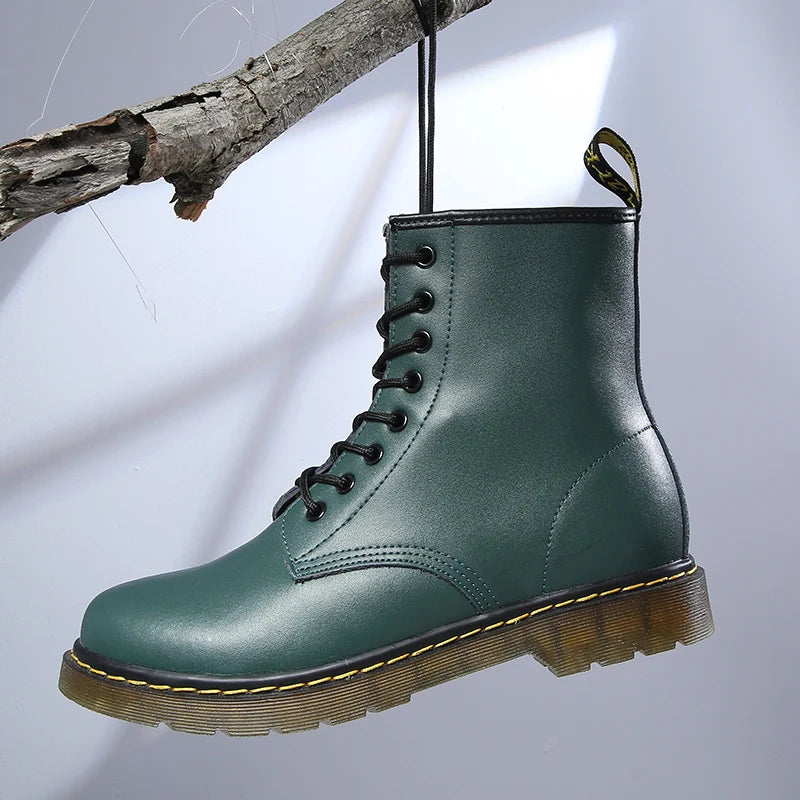 Women's lace-up ankle boots with round toe, flat ridged sole and back pull tab