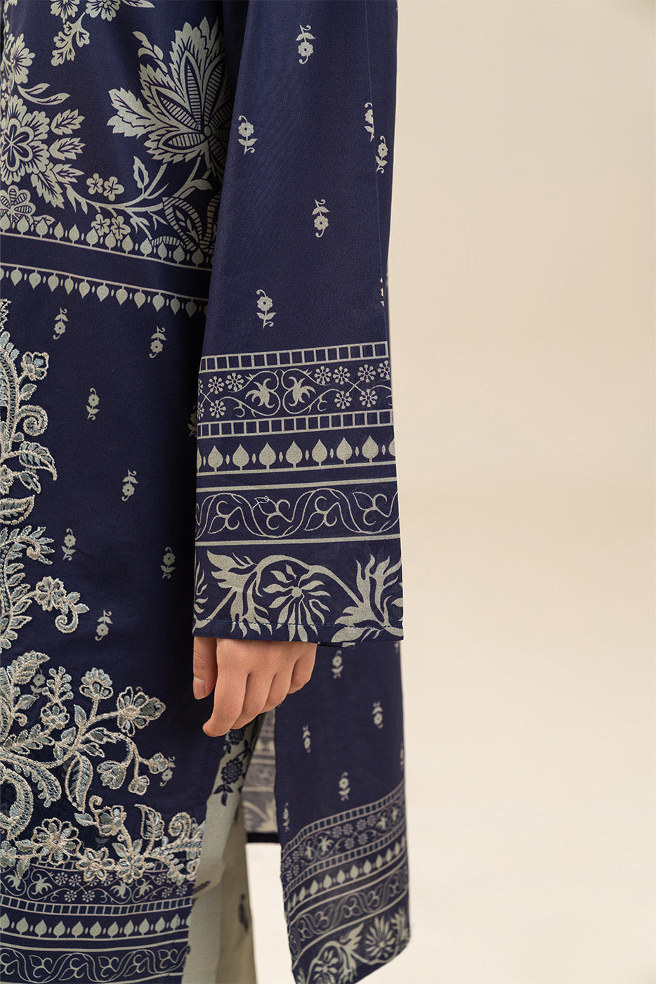 Women's floral embroidered two-piece suit with long tunic and wide-leg trousers