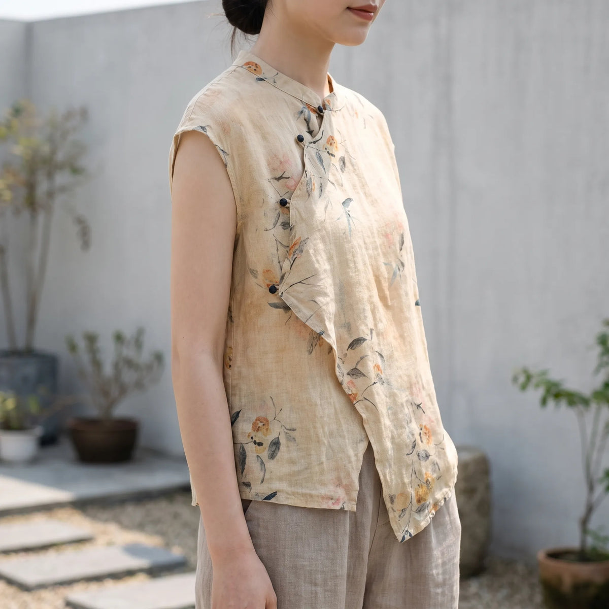 Blossma  - Sleeveless Asymmetrical Womens Blouse Warm Weather Layering