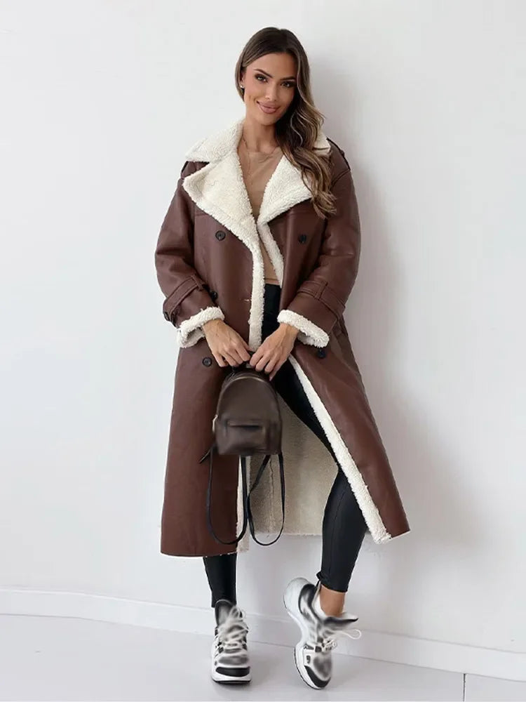 Women's long coat with wide lapels, contrasting trim and double-breasted buttons