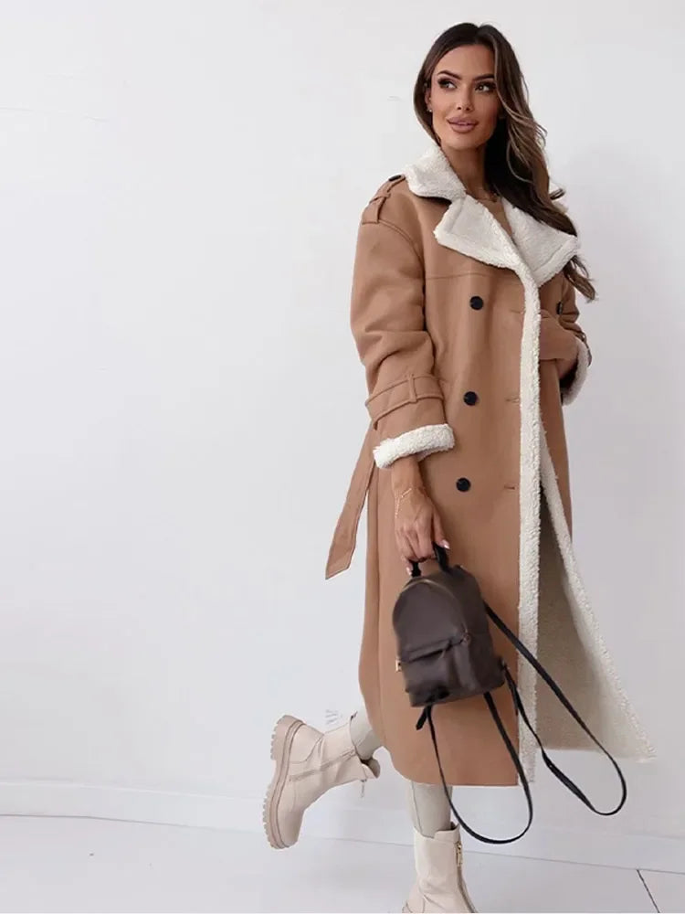 Women's long coat with wide lapels, contrasting trim and double-breasted buttons