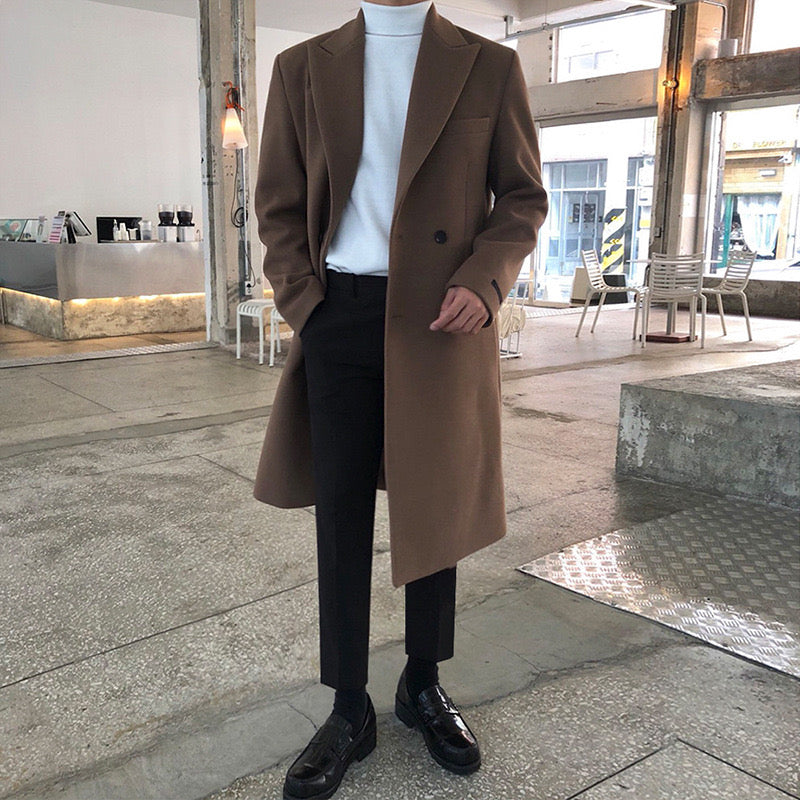 Men's long double-breasted overcoat with notched lapels and button fastening