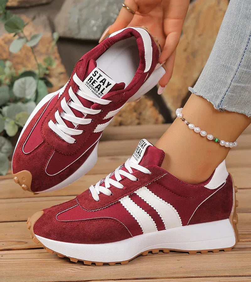 Women's panelled lace-up trainers with contrasting side stripes and raised white soles