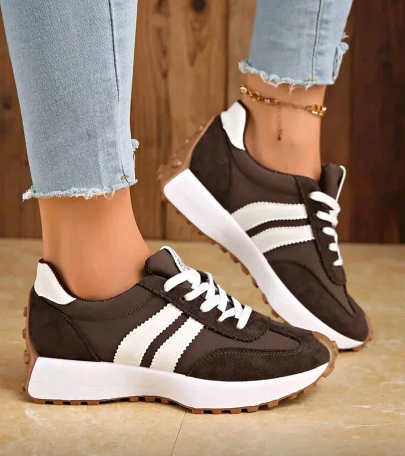 Women's panelled lace-up trainers with contrasting side stripes and raised white soles