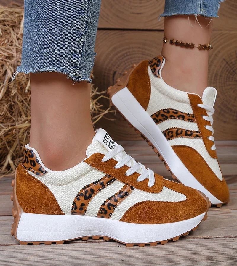 Women's panelled lace-up trainers with contrasting side stripes and raised white soles