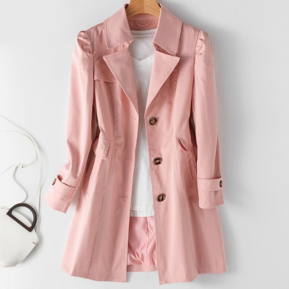 Women's tailored trench coat with notched lapels, long sleeves and flap pockets