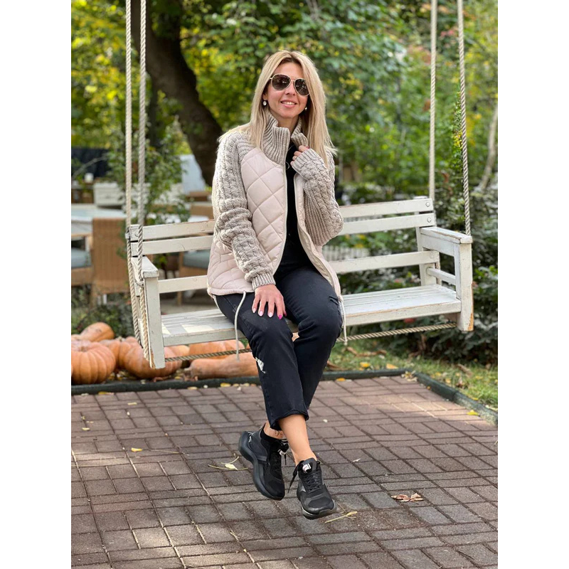 Women's quilted jacket with textured knitted sleeves, stand collar and zip front