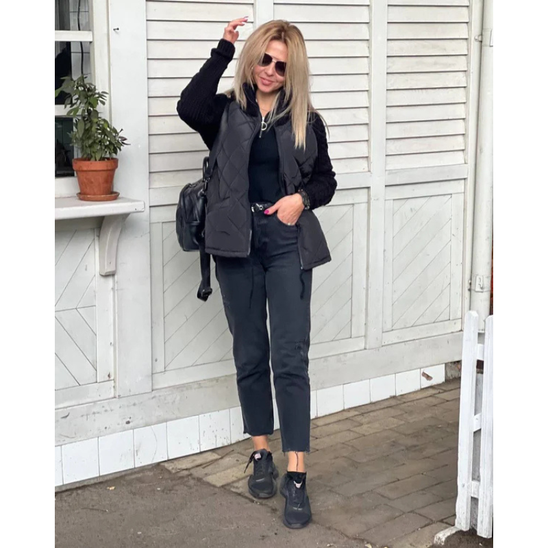 Women's quilted jacket with textured knitted sleeves, stand collar and zip front