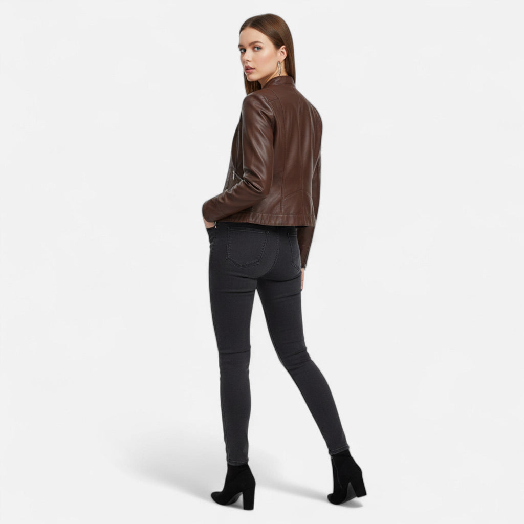 Women's cropped fitted jacket with mandarin collar, long sleeves and zipped pockets