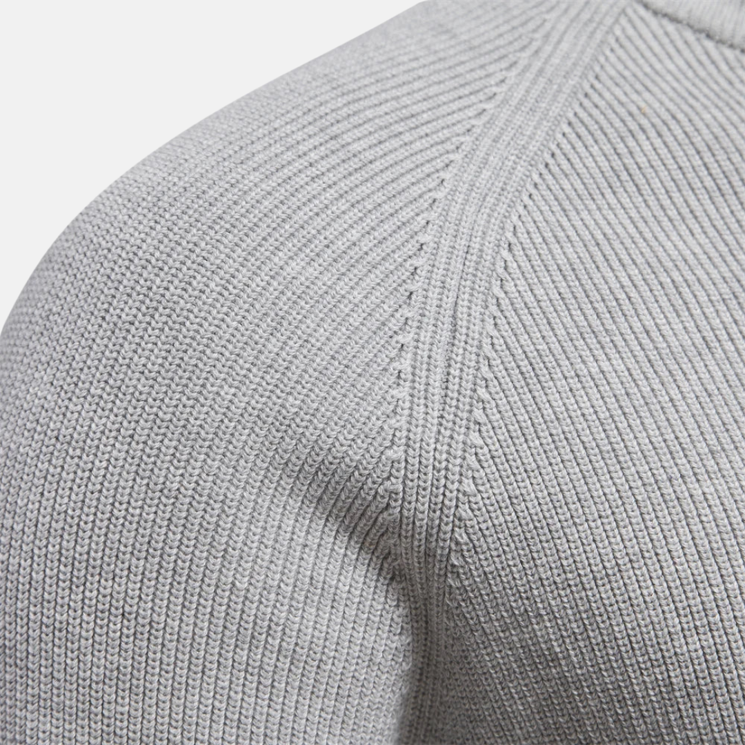 Men's ribbed half-zip jumper with raised collar and long sleeves