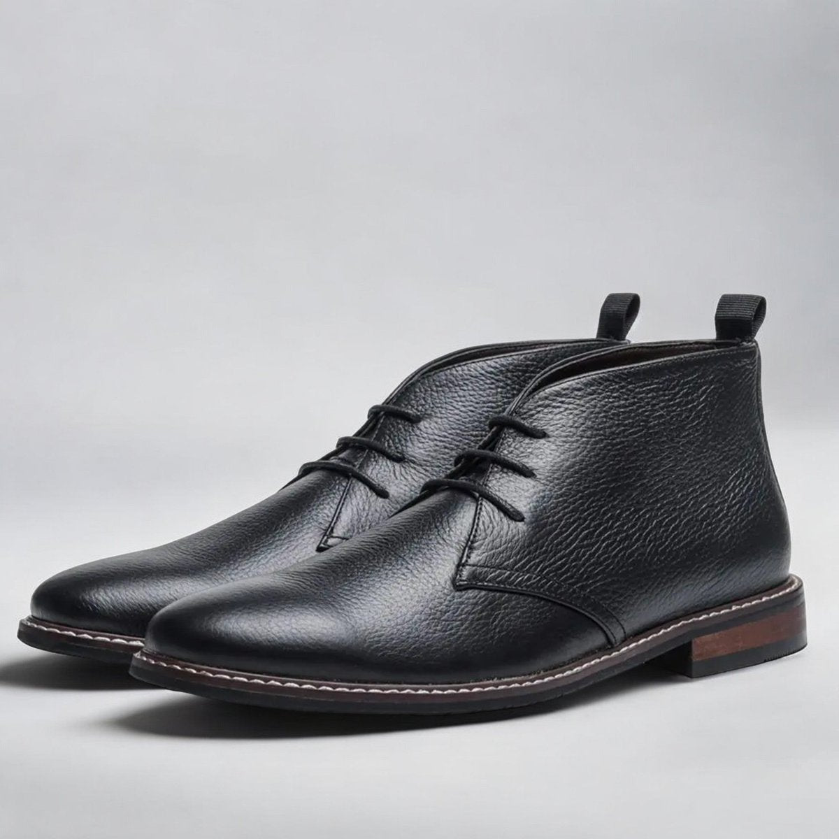 Men's ankle-height chukka boots with rounded toes, laces and low heels