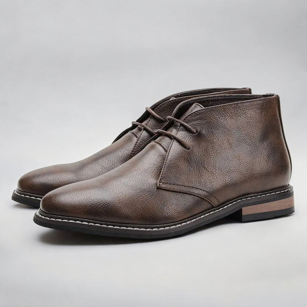 Men's ankle-height chukka boots with rounded toes, laces and low heels
