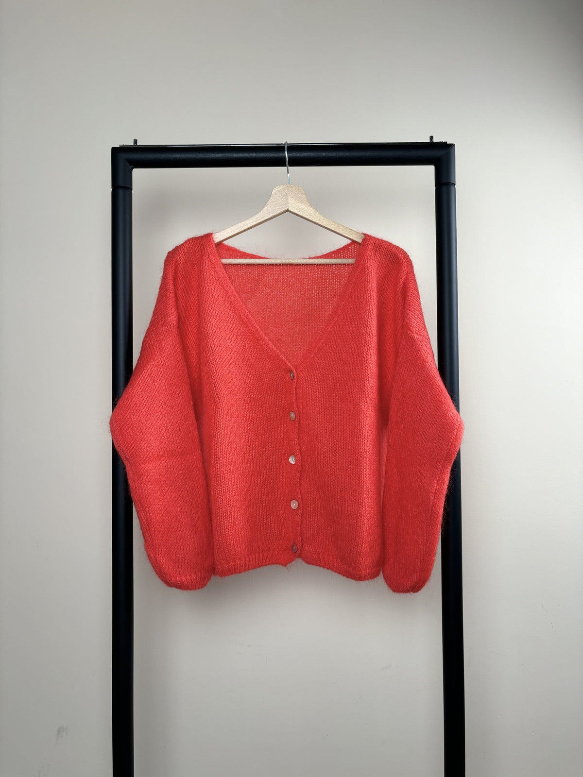 Women's knitted V-neck button cardigan with long sleeves