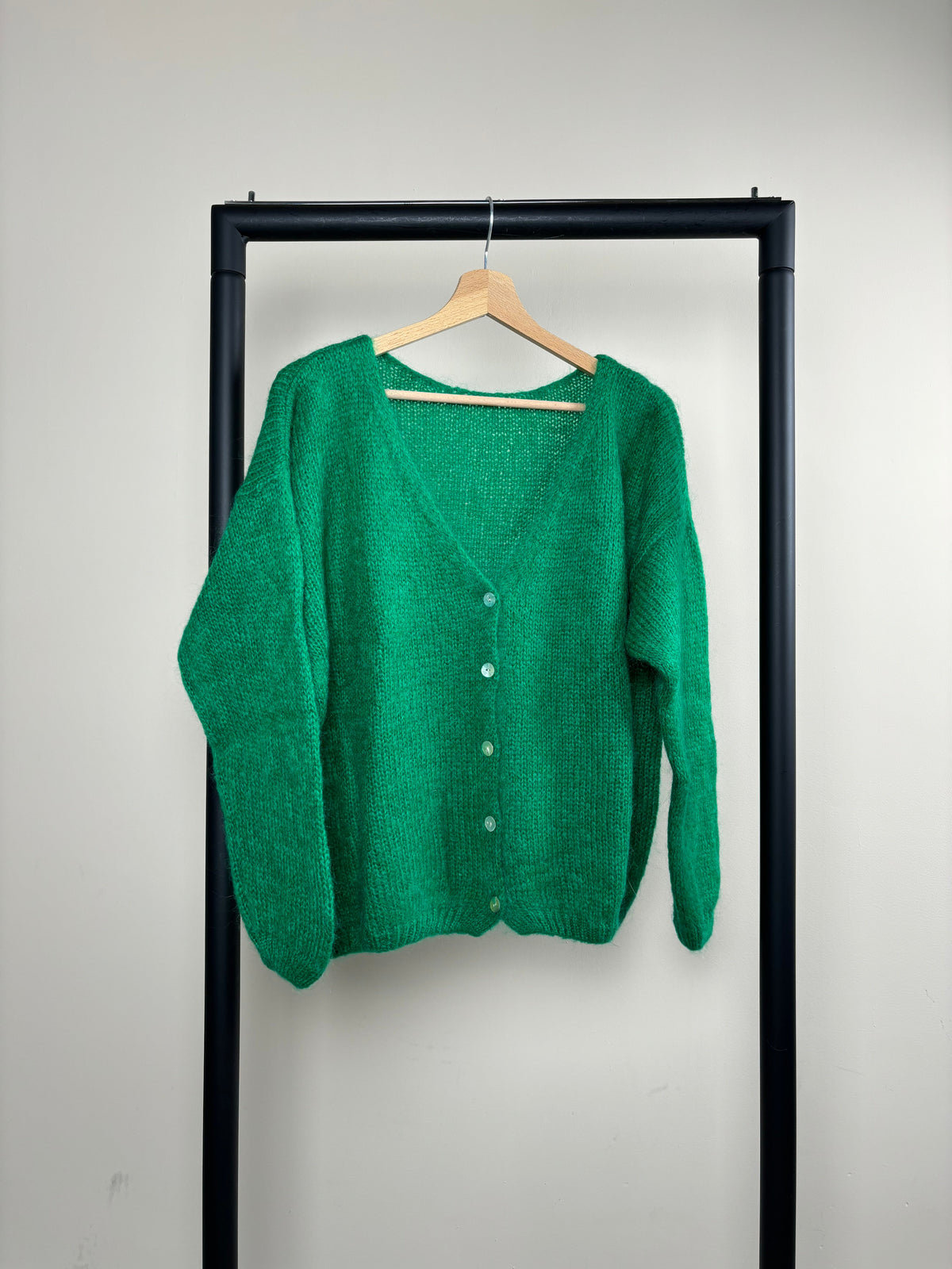 Women's knitted V-neck button cardigan with long sleeves