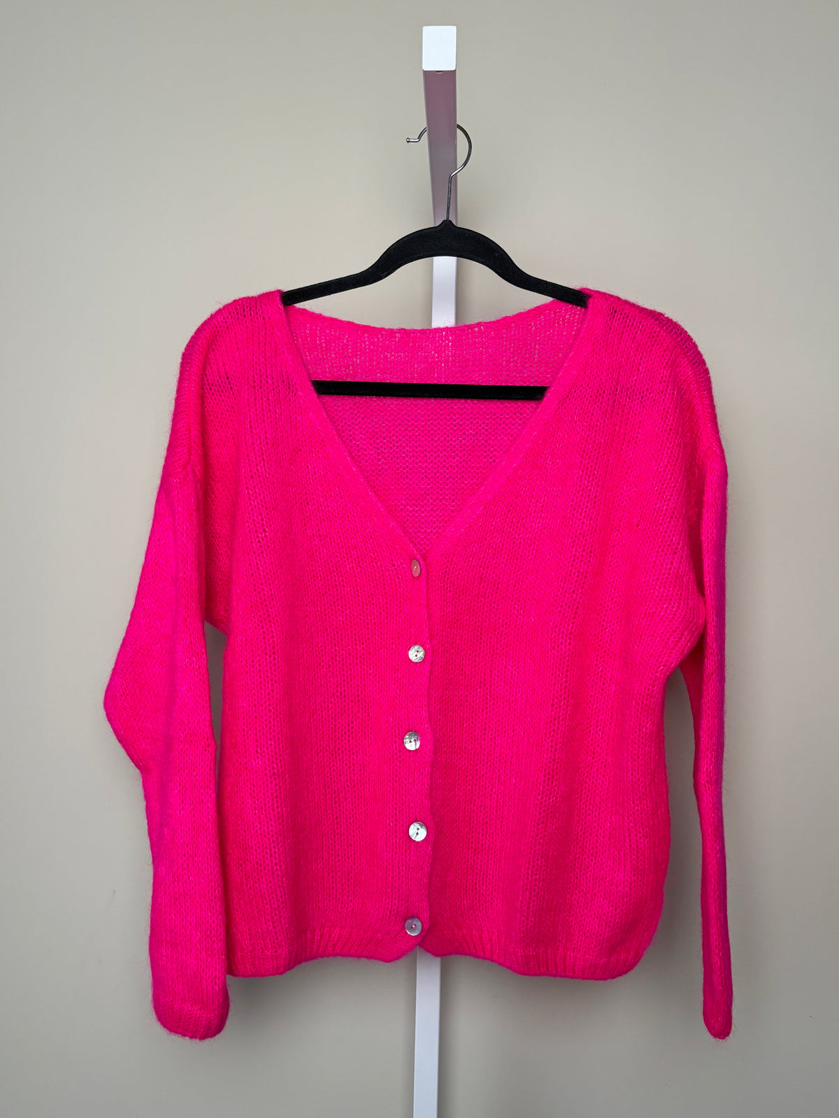 Women's knitted V-neck button cardigan with long sleeves