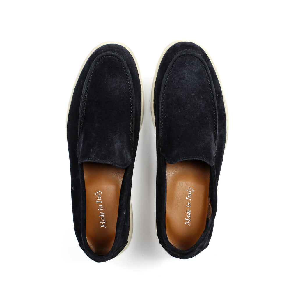 Black men's moccasin loafers with rounded toes and light flat soles