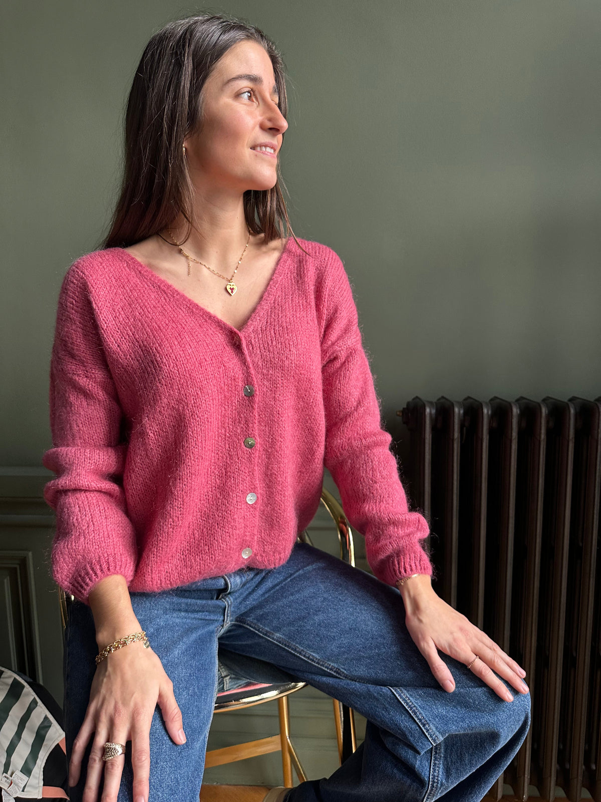 Women's knitted V-neck button cardigan with long sleeves