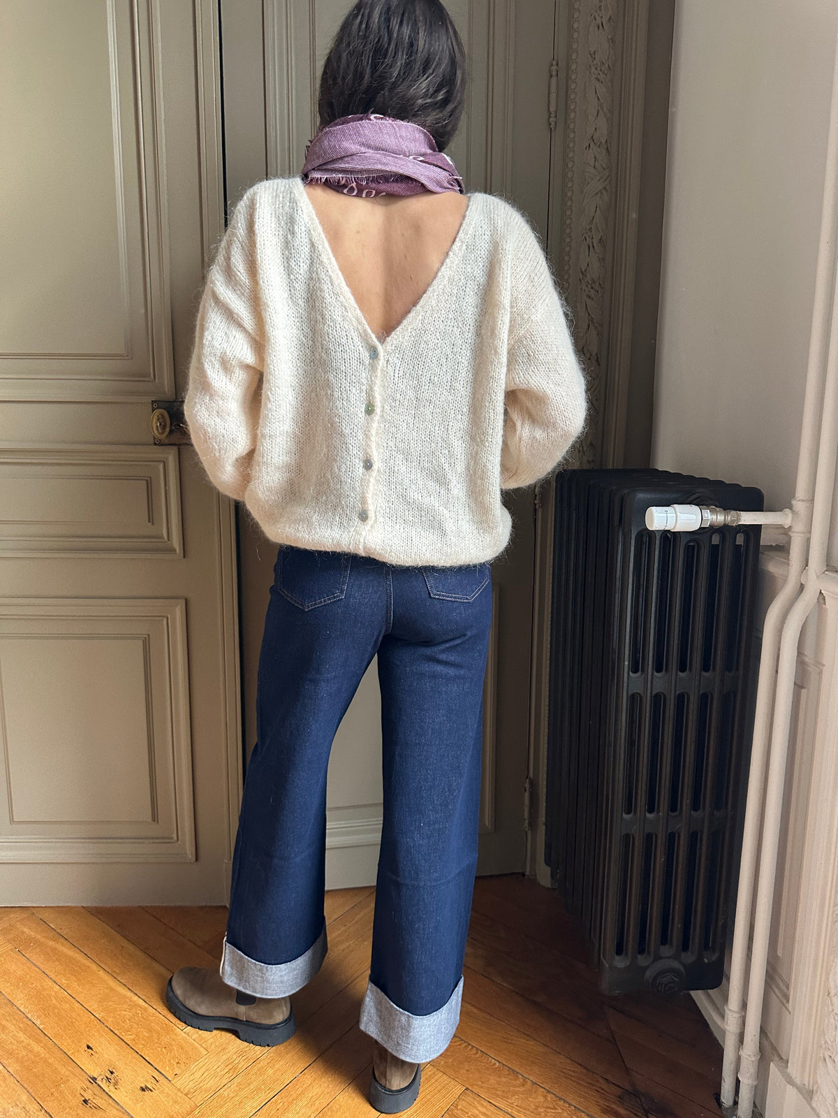 Women's knitted V-neck button cardigan with long sleeves