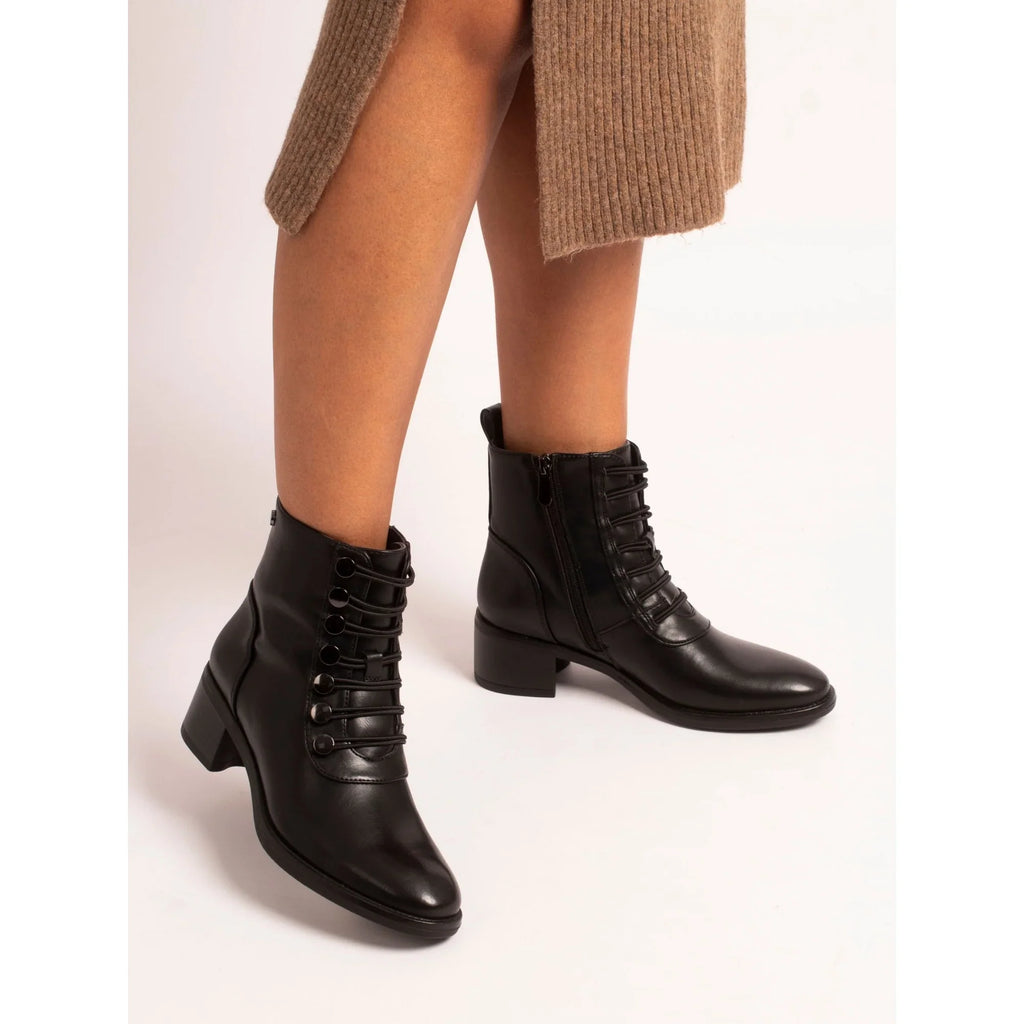 Women's lace-up ankle boots with rounded toe and block heel